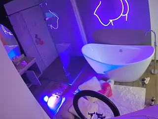 Casa Salsa Bathroom 5's Live Sex Cam Show