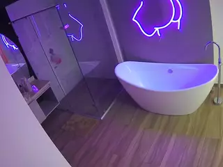 Casa Salsa Bathroom 5's Live Sex Cam Show