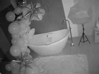 Casa Salsa Bathroom 5's Live Sex Cam Show