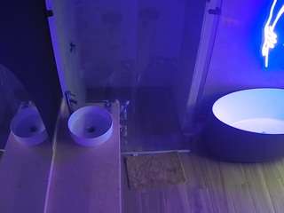 camsoda voyeurcam-casa-salsa-bathroom-6