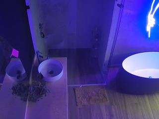 Antonio Sliman camsoda voyeurcam-casa-salsa-bathroom-6