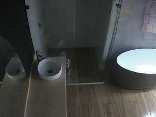 Abspritzen Samen camsoda voyeurcam-casa-salsa-bathroom-6