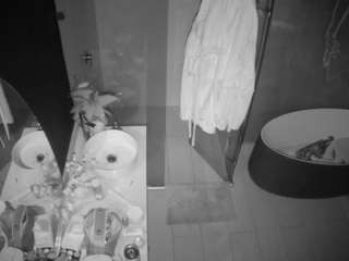 voyeurcam-casa-salsa-bathroom-6