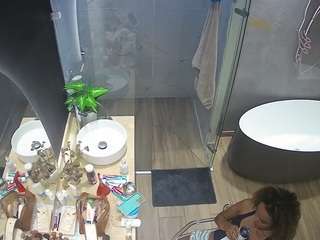 voyeurcam-casa-salsa-bathroom-6
