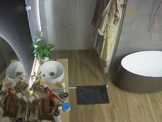 voyeurcam-casa-salsa-bathroom-6