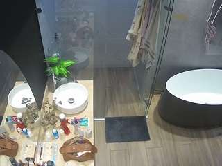 voyeurcam-casa-salsa-bathroom-6