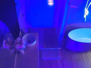 voyeurcam-casa-salsa-bathroom-6 camsoda