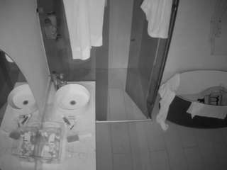 voyeurcam-casa-salsa-bathroom-6