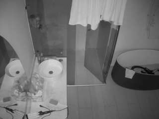 voyeurcam-casa-salsa-bathroom-6