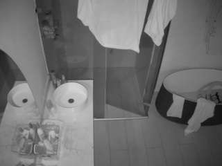 voyeurcam-casa-salsa-bathroom-6