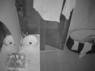 voyeurcam-casa-salsa-bathroom-6