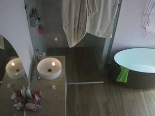 voyeurcam-casa-salsa-bathroom-6