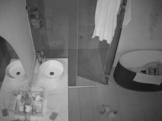 voyeurcam-casa-salsa-bathroom-6