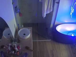 voyeurcam-casa-salsa-bathroom-6