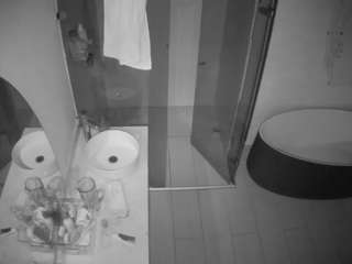 voyeurcam-casa-salsa-bathroom-6