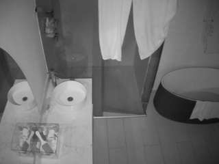 voyeurcam-casa-salsa-bathroom-6