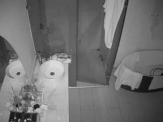 voyeurcam-casa-salsa-bathroom-6