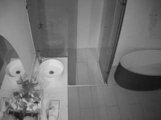 voyeurcam-casa-salsa-bathroom-6