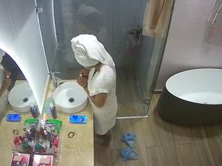 voyeurcam-casa-salsa-bathroom-6