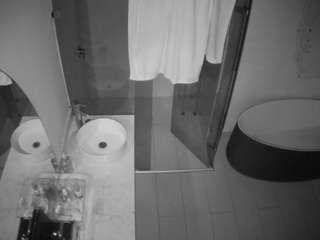 voyeurcam-casa-salsa-bathroom-6