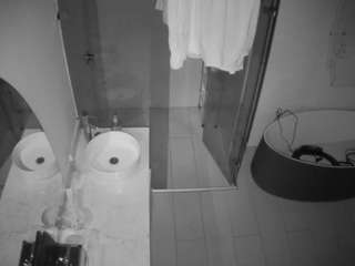 voyeurcam-casa-salsa-bathroom-6