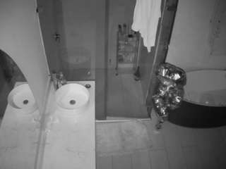 voyeurcam-casa-salsa-bathroom-6