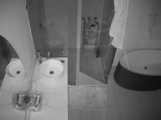 voyeurcam-casa-salsa-bathroom-6