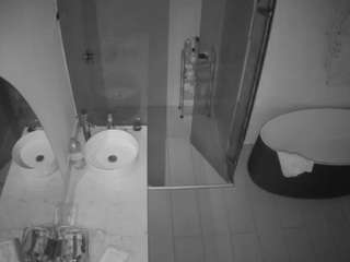 voyeurcam-casa-salsa-bathroom-6