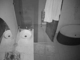 voyeurcam-casa-salsa-bathroom-6