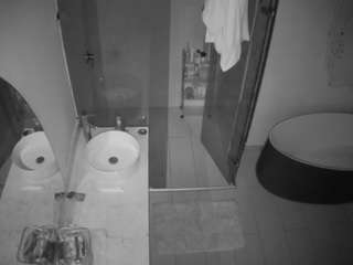 voyeurcam-casa-salsa-bathroom-6