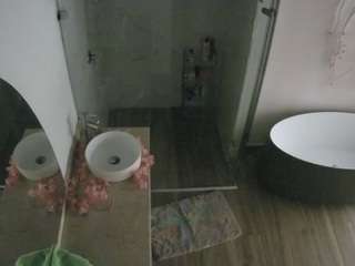 voyeurcam-casa-salsa-bathroom-6