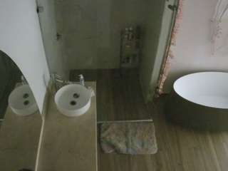 voyeurcam-casa-salsa-bathroom-6