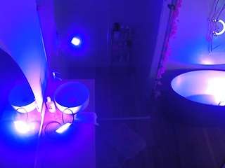 voyeurcam-casa-salsa-bathroom-6