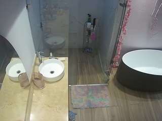 Ten model jest teraz na żywo. voyeurcam-casa-salsa-bathroom-6