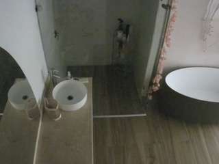 Dit model is nu live. voyeurcam-casa-salsa-bathroom-6
