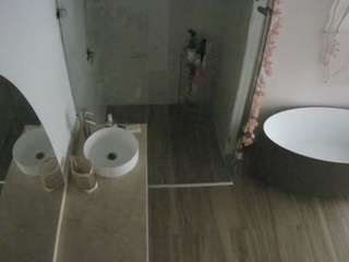 Эта модель сейчас онлайн. voyeurcam-casa-salsa-bathroom-6