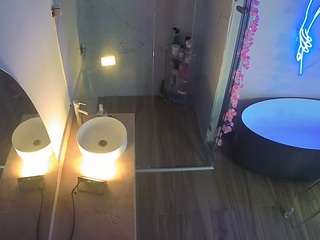 이 모델은 현재 라이브 중입니다. voyeurcam-casa-salsa-bathroom-6