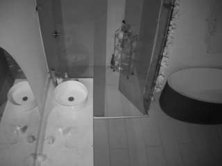 voyeurcam-casa-salsa-bathroom-6
