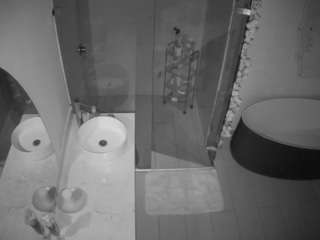 voyeurcam-casa-salsa-bathroom-6