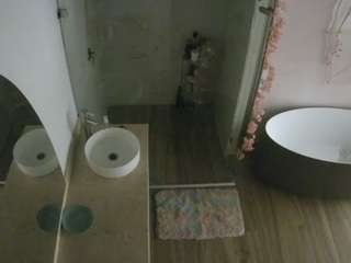 voyeurcam-casa-salsa-bathroom-6