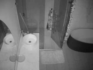 voyeurcam-casa-salsa-bathroom-6