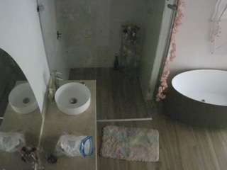 voyeurcam-casa-salsa-bathroom-6