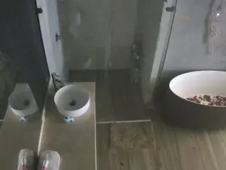 Casa Salsa Bathroom 6's Live Sex Cam Show