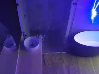 Casa Salsa Bathroom 6's Live Sex Cam Show