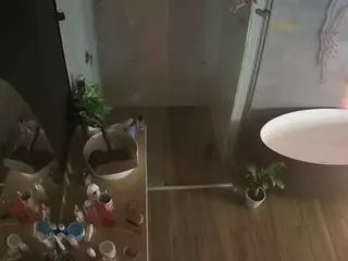 Casa Salsa Bathroom 6's Live Sex Cam Show