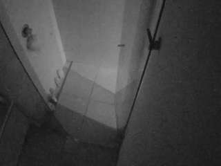 camsoda voyeurcam-casa-salsa-bathroom-7