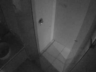 voyeurcam-casa-salsa-bathroom-7