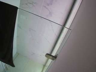 voyeurcam-casa-salsa-bathroom-7