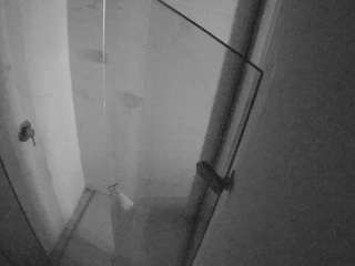voyeurcam-casa-salsa-bathroom-7