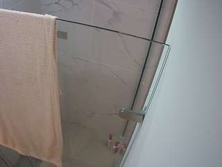 voyeurcam-casa-salsa-bathroom-7